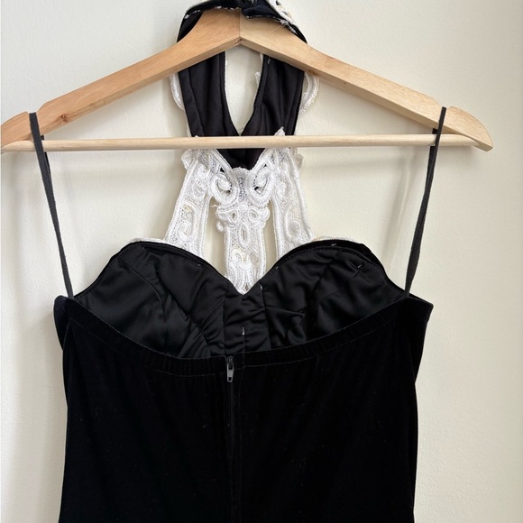 Vintage Elegant Velvet Black Dress with Lace and Glitter Neck Detail - Size 2 - Picture 5 of 7